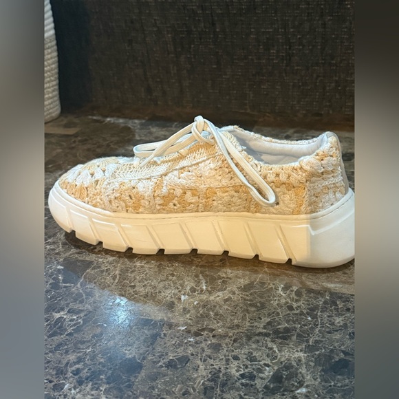Free People. Catch me if you Can Crochet Sneakers. Cream/White. Size 41 (10.5). - Picture 3 of 13
